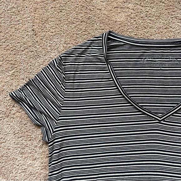 Seriously Soft Aero V-Neck Top - Picture 6 of 11